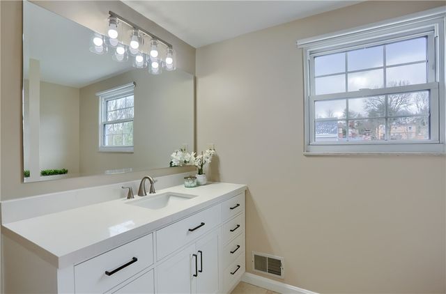 1702 Guyton Rd, Mccandless, PA 15101