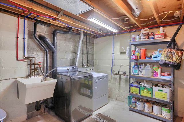 1702 Guyton Rd, Mccandless, PA 15101