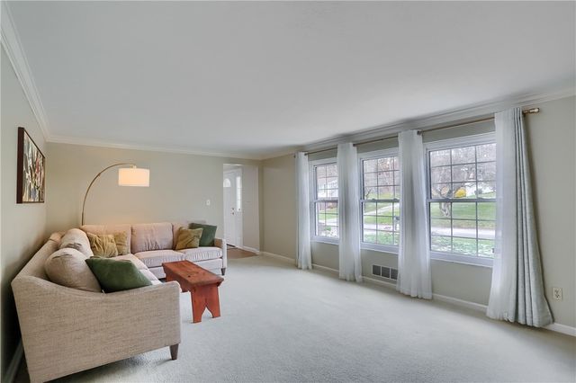 1702 Guyton Rd, Mccandless, PA 15101