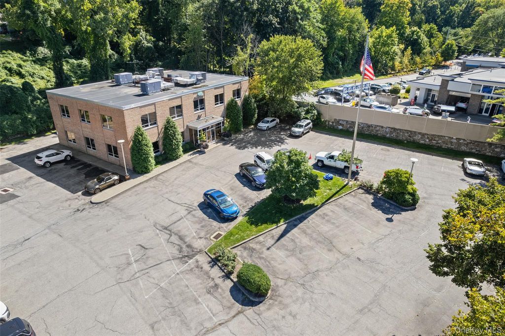 550 N Bedford Road, Bedford Hills, NY 10507 — exterior