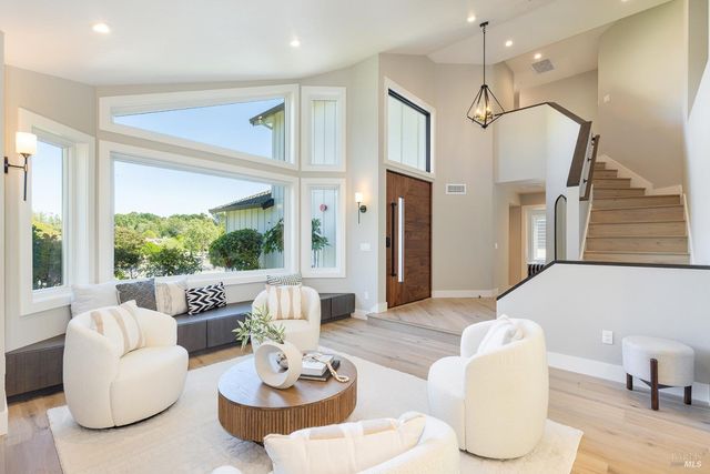 3335 Sterling Ct, Napa, CA 94558