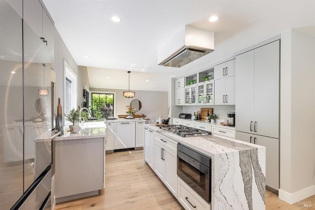 3335 Sterling Ct, Napa, CA 94558