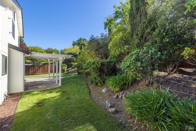 3335 Sterling Ct, Napa, CA 94558