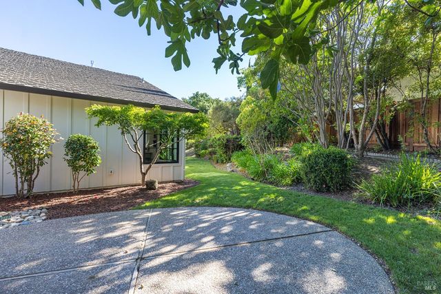 3335 Sterling Ct, Napa, CA 94558