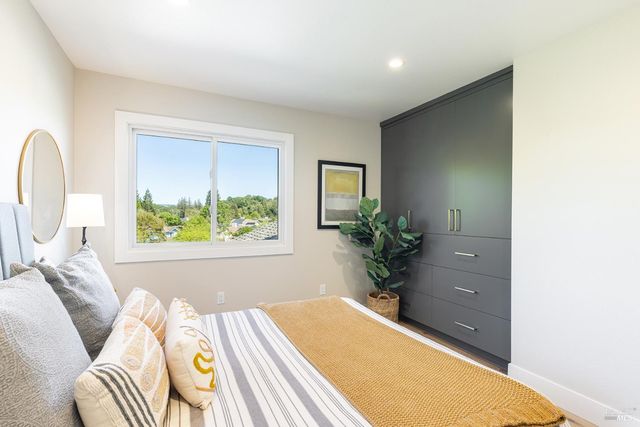 3335 Sterling Ct, Napa, CA 94558