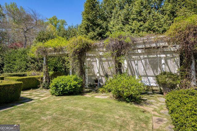 1095 Stonegate Court, Roswell, GA 30075
