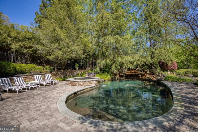 1095 Stonegate Court, Roswell, GA 30075