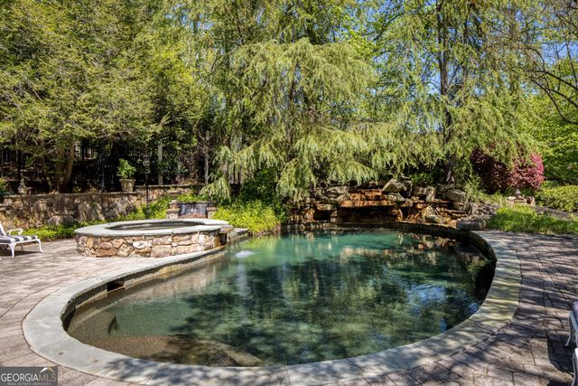 1095 Stonegate Court, Roswell, GA 30075
