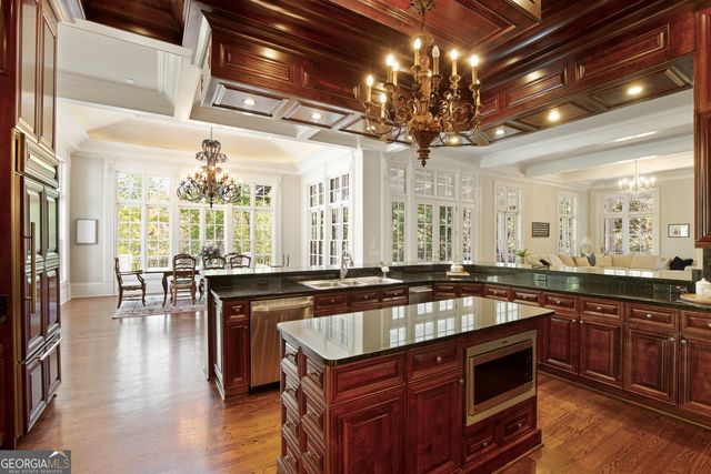 1095 Stonegate Court, Roswell, GA 30075