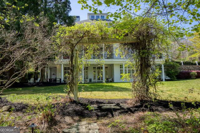 1095 Stonegate Court, Roswell, GA 30075