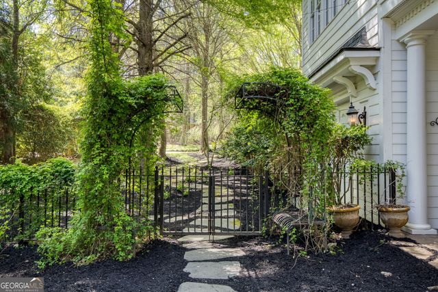 1095 Stonegate Court, Roswell, GA 30075