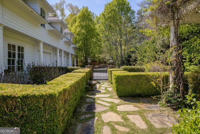 1095 Stonegate Court, Roswell, GA 30075