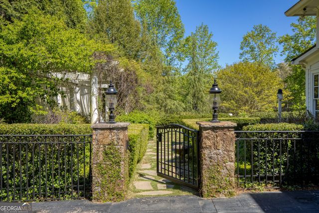 1095 Stonegate Court, Roswell, GA 30075