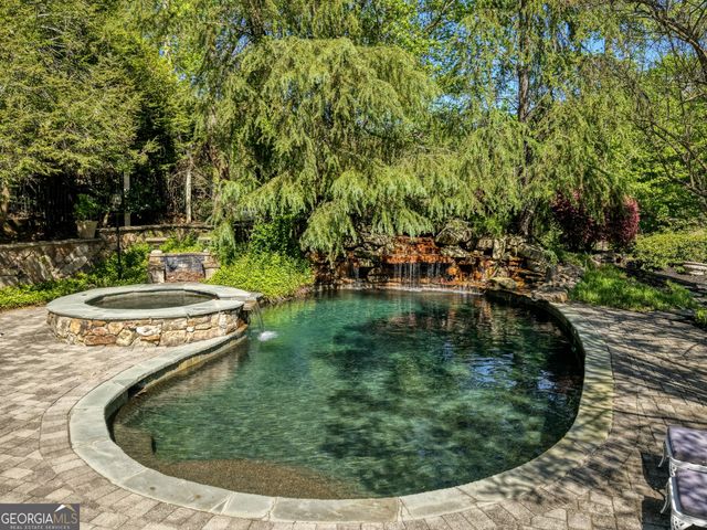 1095 Stonegate Court, Roswell, GA 30075