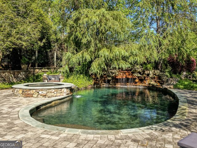 1095 Stonegate Court, Roswell, GA 30075