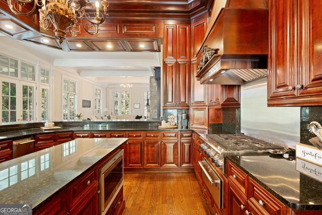 1095 Stonegate Court, Roswell, GA 30075