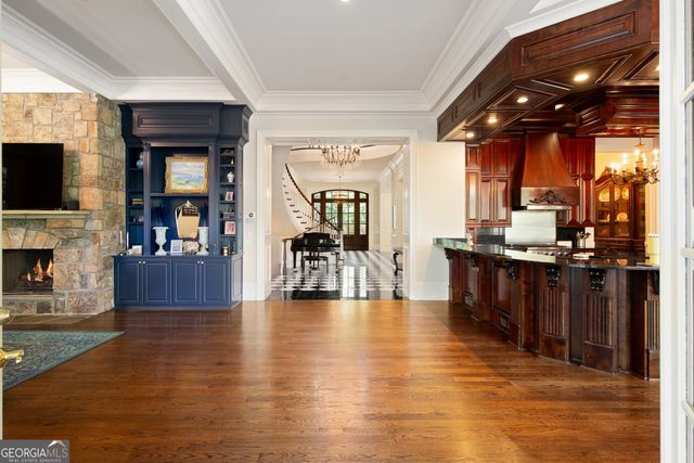 1095 Stonegate Court, Roswell, GA 30075