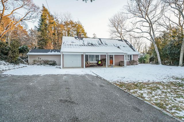 6 Fairfields Lane, Huntington Station, NY 11746