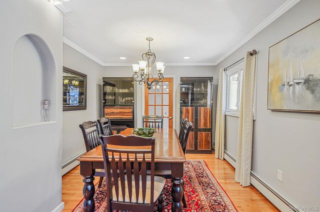 6 Fairfields Lane, Huntington Station, NY 11746