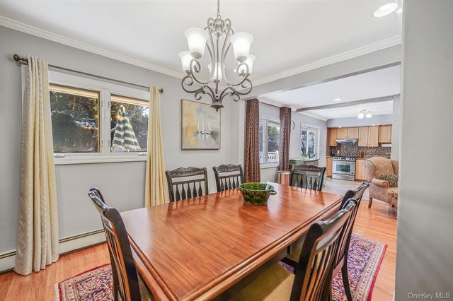 6 Fairfields Lane, Huntington Station, NY 11746