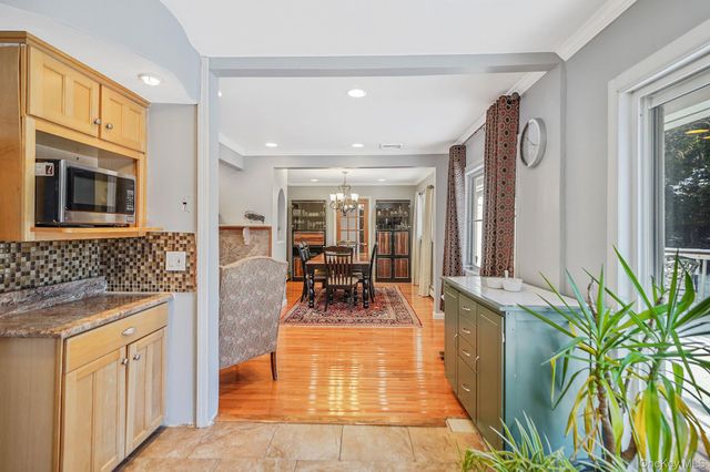 6 Fairfields Lane, Huntington Station, NY 11746