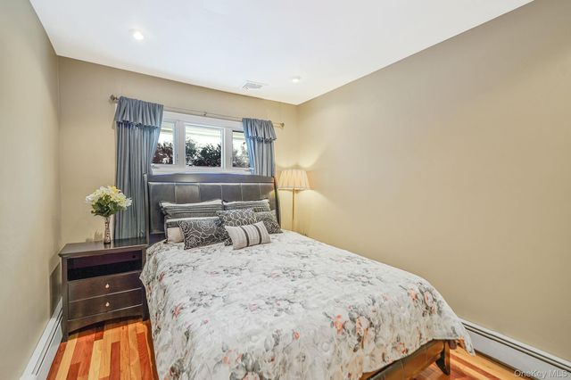 6 Fairfields Lane, Huntington Station, NY 11746