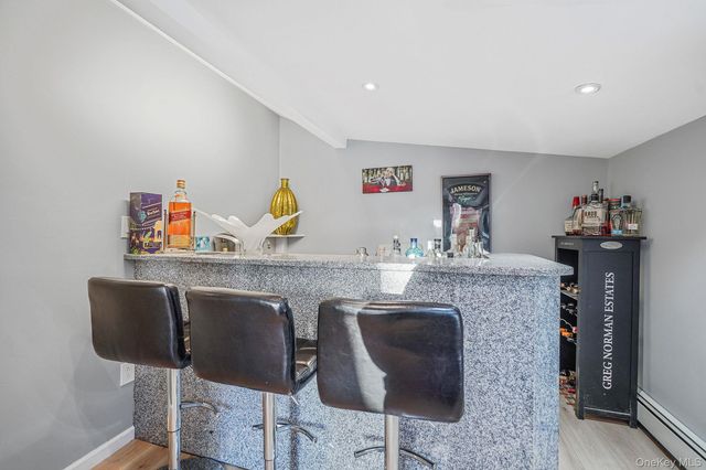 6 Fairfields Lane, Huntington Station, NY 11746