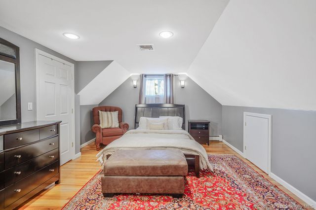 6 Fairfields Lane, Huntington Station, NY 11746