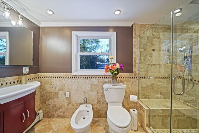 6 Fairfields Lane, Huntington Station, NY 11746