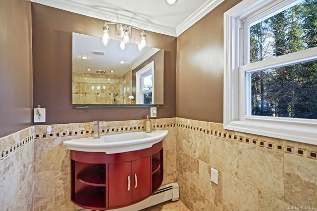 6 Fairfields Lane, Huntington Station, NY 11746