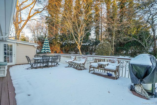 6 Fairfields Lane, Huntington Station, NY 11746