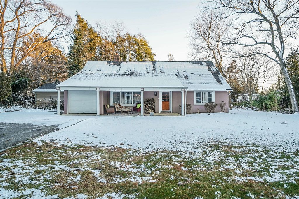 6 Fairfields Lane, Huntington Station, NY 11746