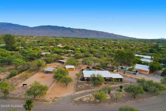 2842 N Melpomene Way, Tucson, AZ 85749