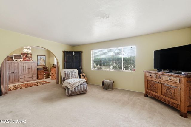 2842 N Melpomene Way, Tucson, AZ 85749