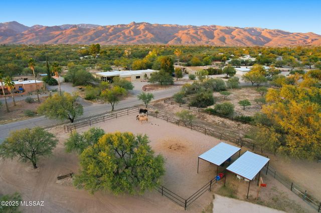 2842 N Melpomene Way, Tucson, AZ 85749