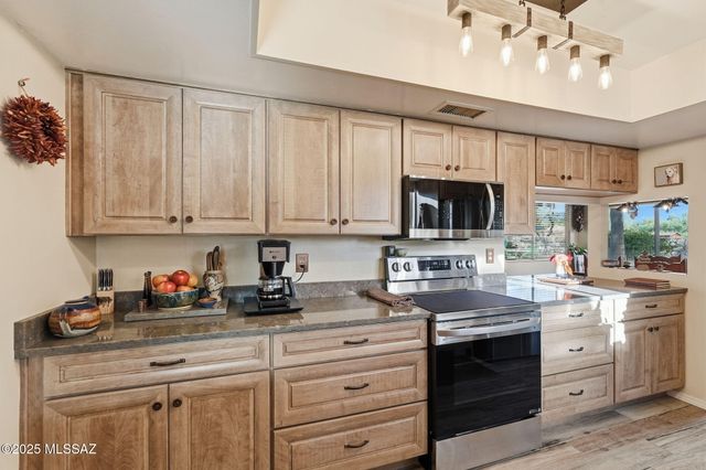 2842 N Melpomene Way, Tucson, AZ 85749