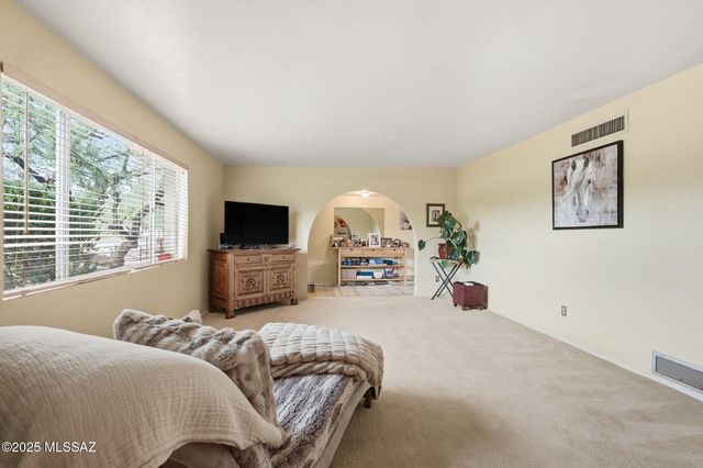 2842 N Melpomene Way, Tucson, AZ 85749