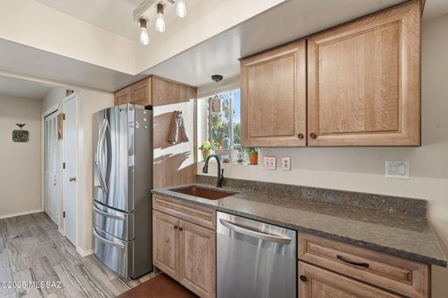 2842 N Melpomene Way, Tucson, AZ 85749