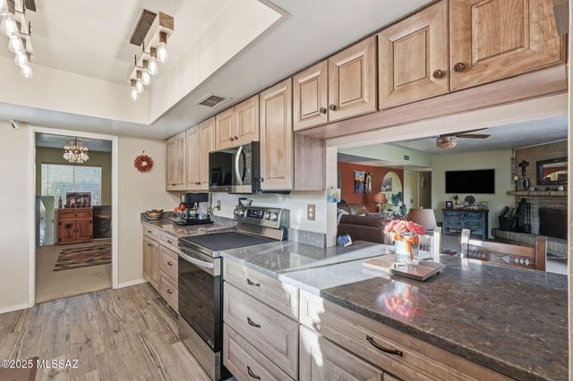 2842 N Melpomene Way, Tucson, AZ 85749