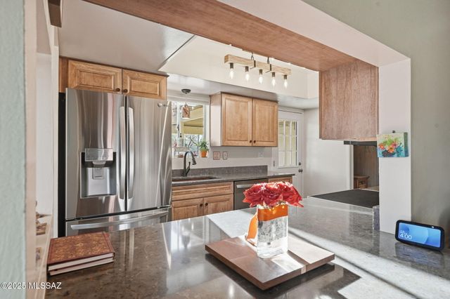 2842 N Melpomene Way, Tucson, AZ 85749