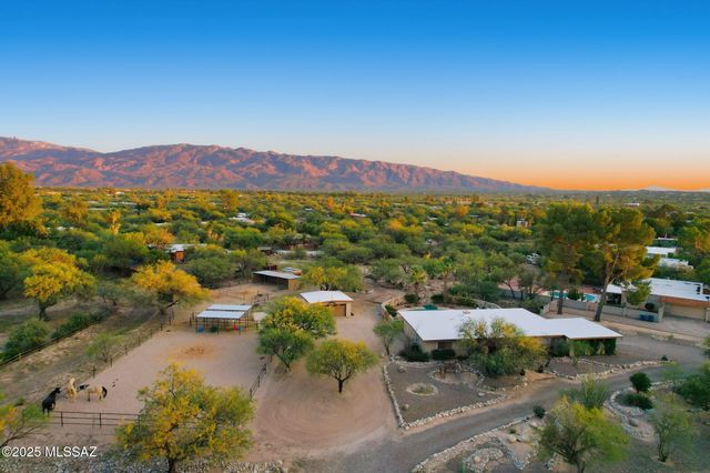 2842 N Melpomene Way, Tucson, AZ 85749