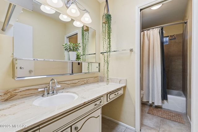 2842 N Melpomene Way, Tucson, AZ 85749