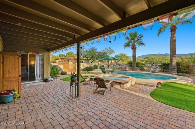 2842 N Melpomene Way, Tucson, AZ 85749