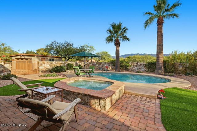 2842 N Melpomene Way, Tucson, AZ 85749