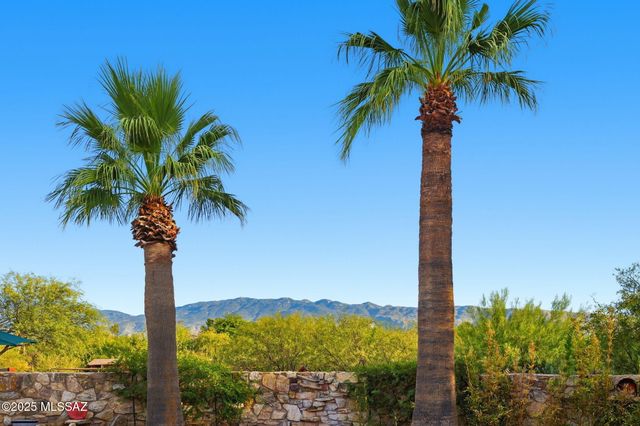 2842 N Melpomene Way, Tucson, AZ 85749