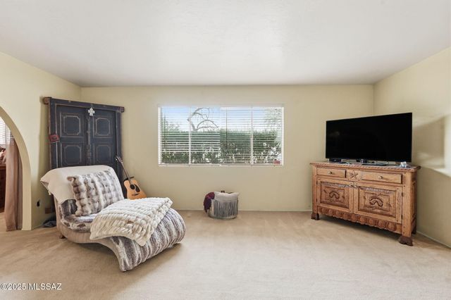 2842 N Melpomene Way, Tucson, AZ 85749