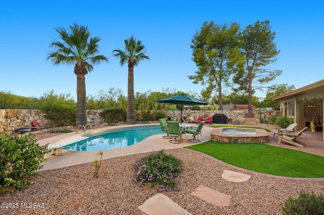 2842 N Melpomene Way, Tucson, AZ 85749