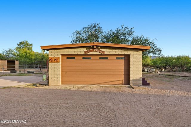 2842 N Melpomene Way, Tucson, AZ 85749