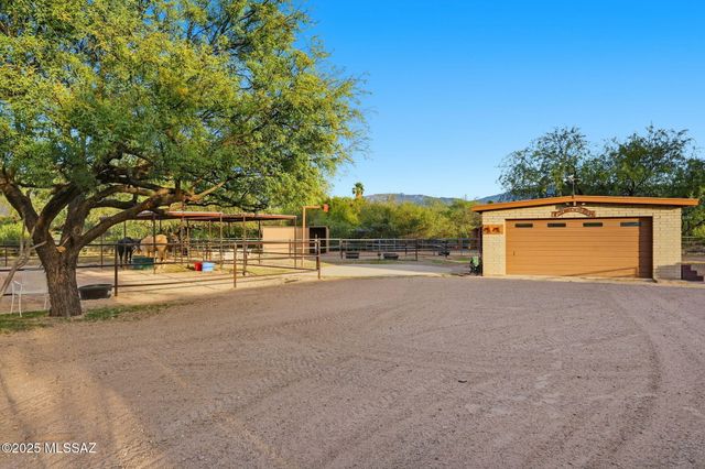 2842 N Melpomene Way, Tucson, AZ 85749