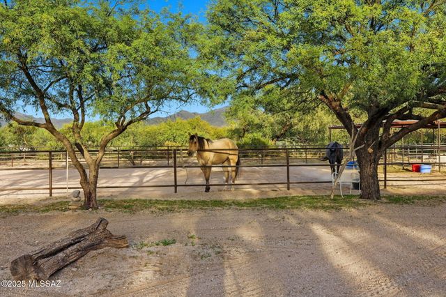 2842 N Melpomene Way, Tucson, AZ 85749